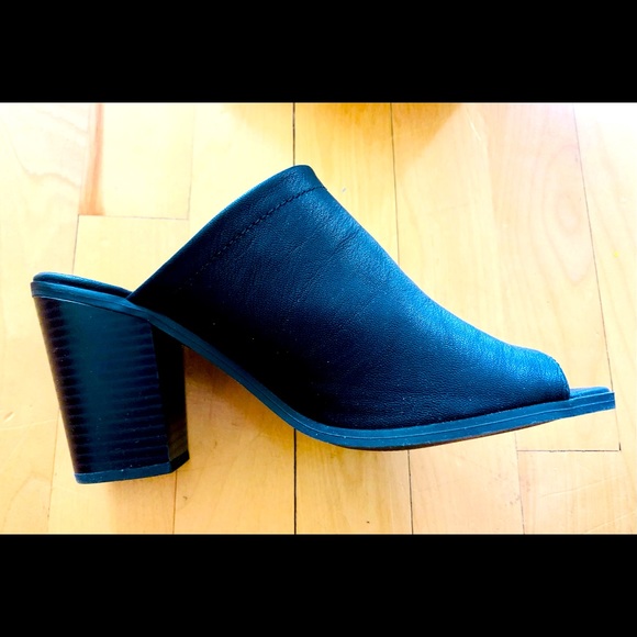 Like New! “Streetwear Society” Mules - Picture 4 of 4